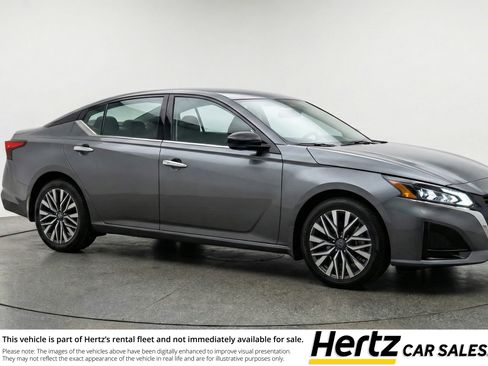 Used 2025 Nissan Altima 2.5 SV image 1