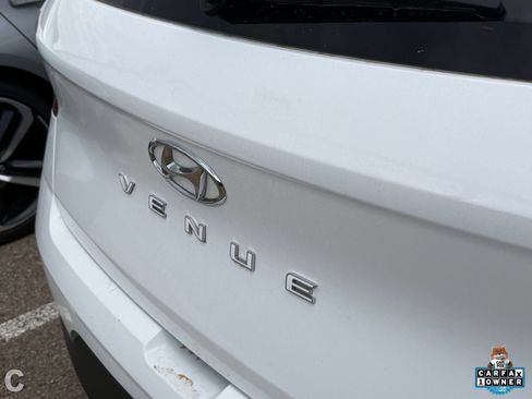 Used 2024 Hyundai Venue SEL FWD image 8