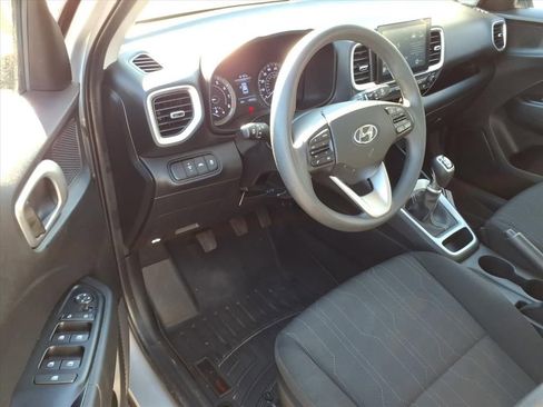 Used 2020 Hyundai Venue SE image 14