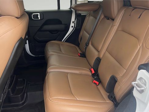 Used 2021 Jeep Wrangler Unlimited Rubicon AWD/4WD image 17