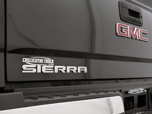 Used 2018 GMC Sierra 2500 SLE w/ SLE Preferred Package AWD/4WD image 9