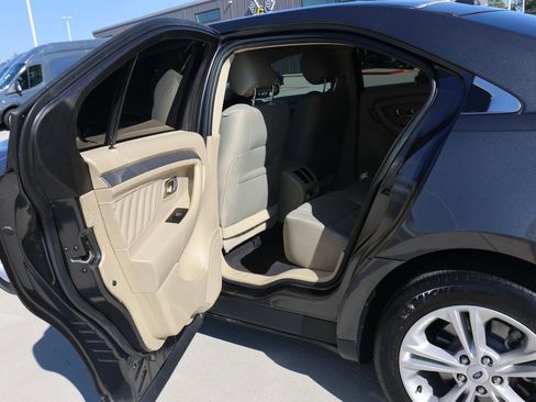 Used 2019 Ford Taurus SE image 23