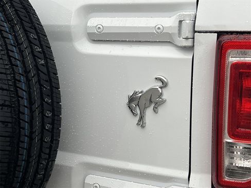 New 2025 Ford Bronco Base image 25