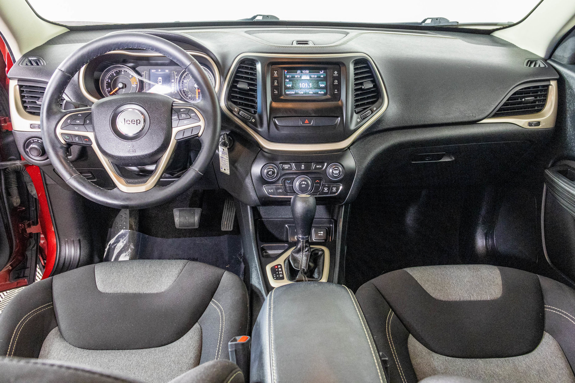 Used 2016 Jeep Cherokee Sport w/ Cold Weather Group FWD image 24