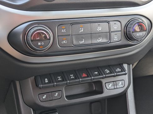 Used 2022 Chevrolet Colorado ZR2 AWD/4WD image 28