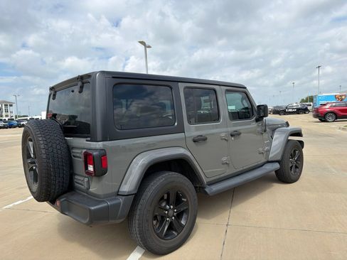 Used 2018 Jeep Wrangler Unlimited Sahara AWD/4WD image 2