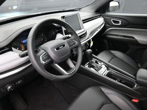 New 2026 Jeep Compass Latitude image 18