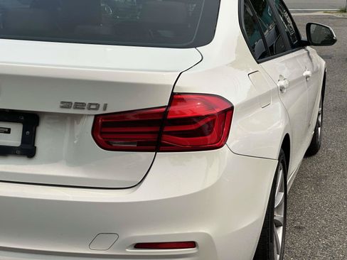 Used 2018 BMW 320i xDrive Sedan w/ Convenience Package AWD/4WD image 11