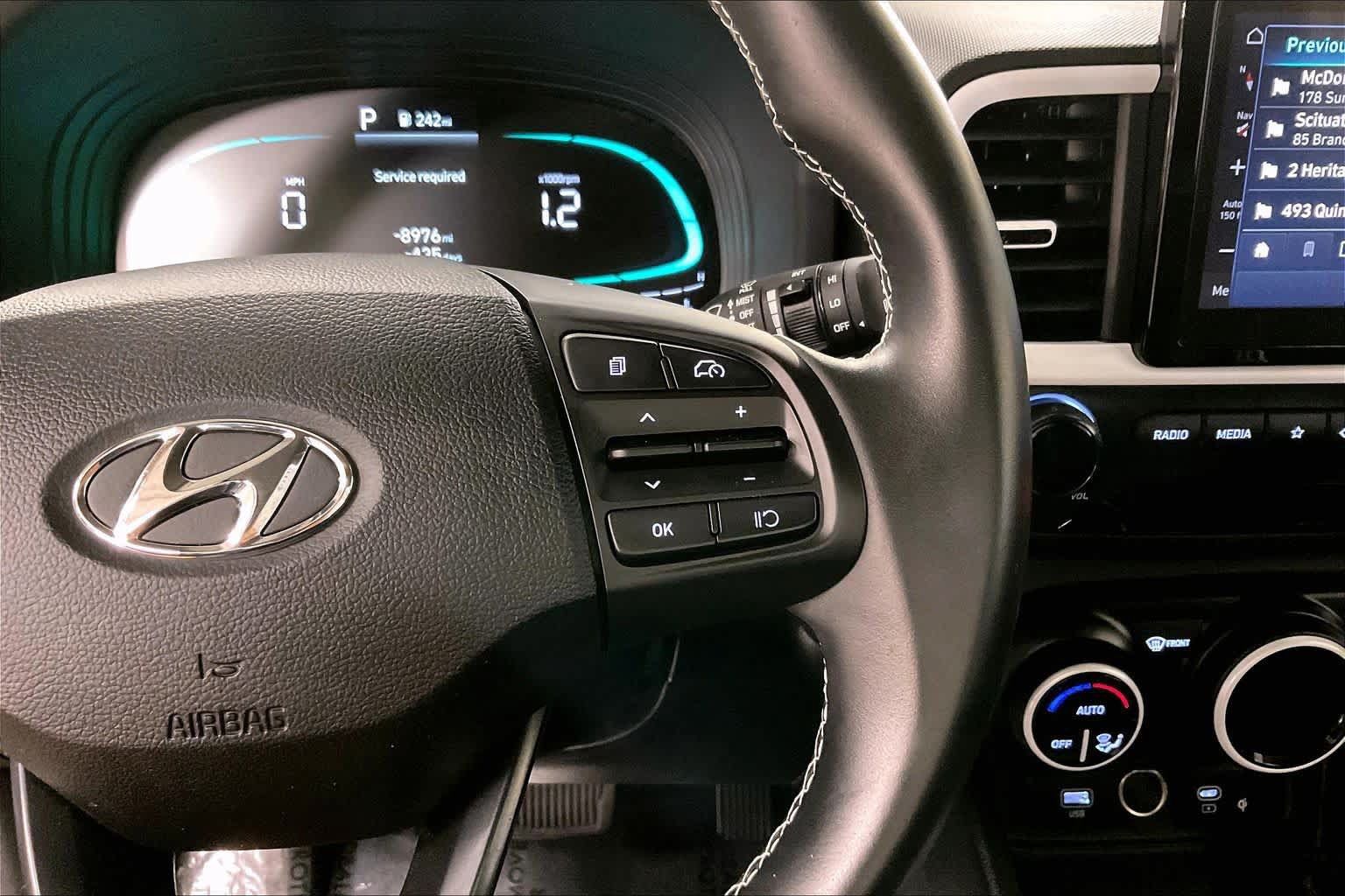 Used 2024 Hyundai Venue Limited FWD image 24