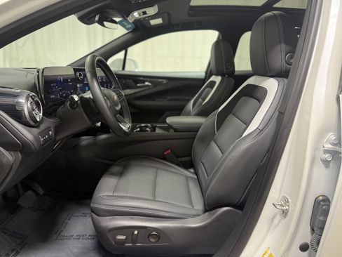 Used 2024 Chevrolet Blazer EV LT image 13