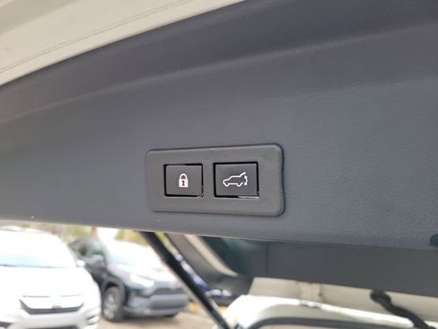 Used 2021 Subaru Ascent Premium w/ Convenience Package image 11