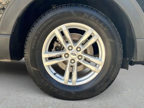 Used 2022 Ford Explorer XLT w/ Equipment Group 202A AWD/4WD image 25