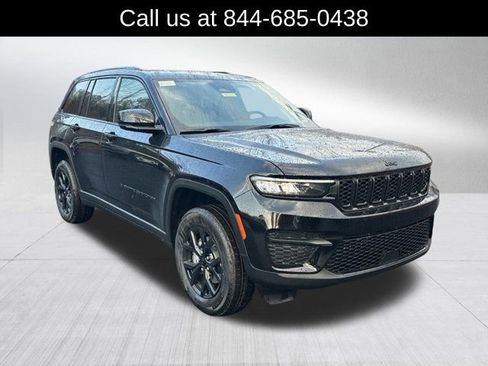 New 2025 Jeep Grand Cherokee Altitude image 3