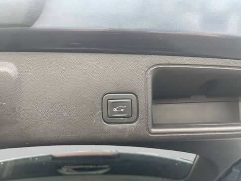 Used 2018 GMC Terrain SLE w/ Driver Convenience Package FWD image 10