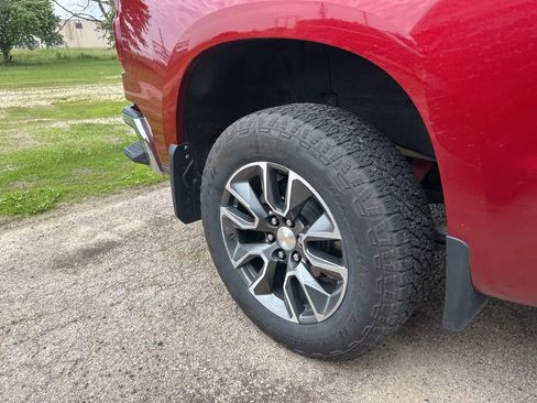 Used 2024 Chevrolet Silverado 1500 LT AWD/4WD image 9