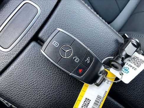 Used 2023 Mercedes-Benz GLB 250 image 15
