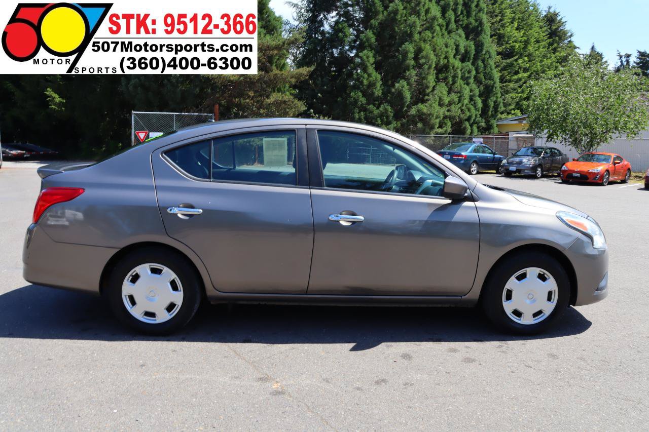 Used 2016 Nissan Versa SV FWD image 9