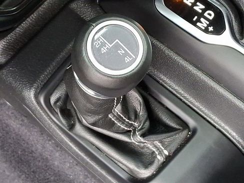 Used 2022 Jeep Gladiator Overland w/ Popular Equipment Package image 26