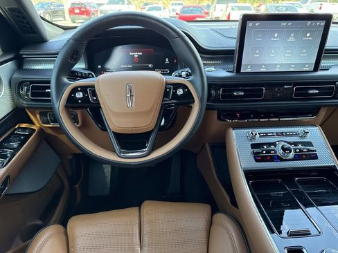 Used 2023 Lincoln Aviator Black Label w/ Dynamic Handling Package image 17