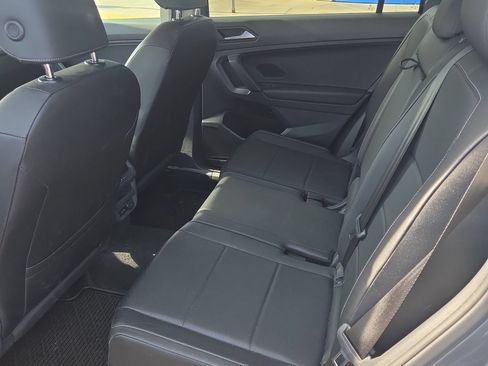 Used 2019 Volkswagen Tiguan SE w/ Panoramic Sunroof Package AWD/4WD image 13