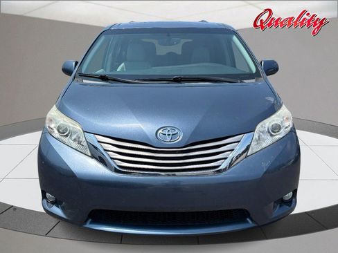 Used 2017 Toyota Sienna XLE Premium FWD image 10