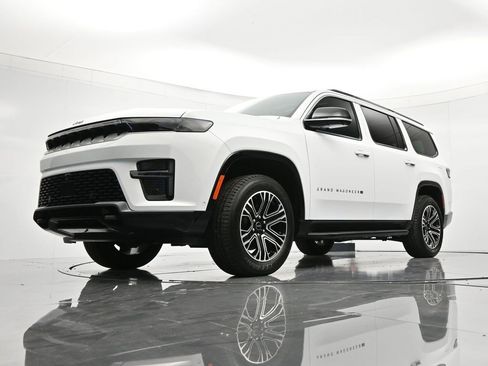 New 2026 Jeep Grand Wagoneer 4WD w/ Premium Group I image 37