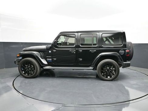 Used 2022 Jeep Wrangler Unlimited Sahara w/ Cold Weather Group AWD/4WD image 10