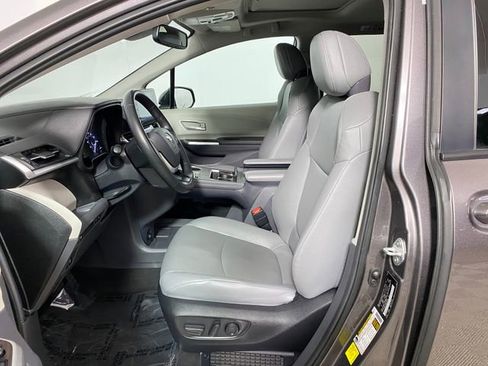 Used 2024 Toyota Sienna XLE image 12