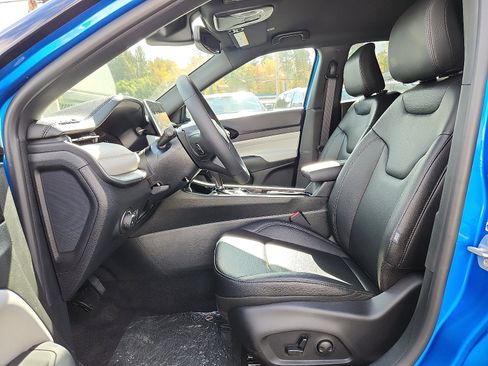 New 2026 Jeep Compass Limited image 9