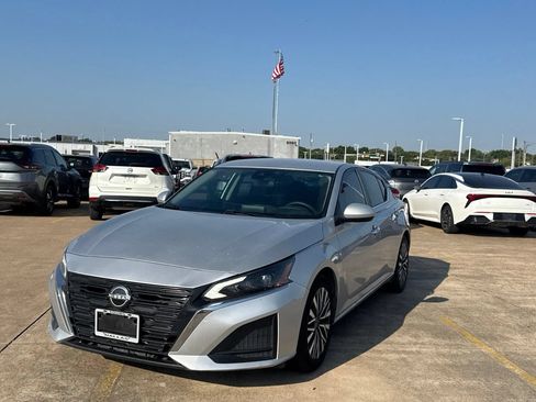 Certified 2023 Nissan Altima 2.5 SV FWD image 7