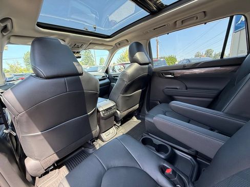 Used 2026 Toyota Highlander Platinum AWD/4WD image 15