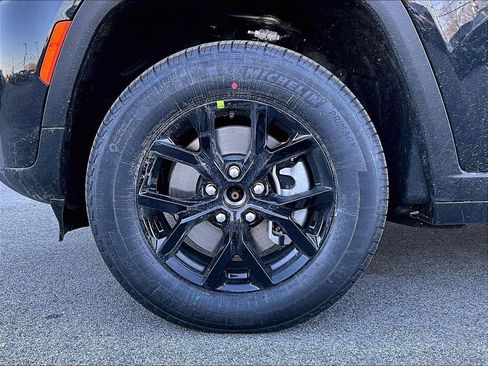 New 2026 Jeep Grand Cherokee L 4WD image 8