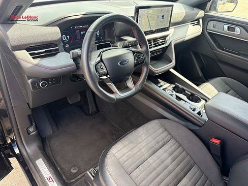 Used 2025 Ford Explorer ST-Line w/ ST-Line Street Pack AWD/4WD image 17