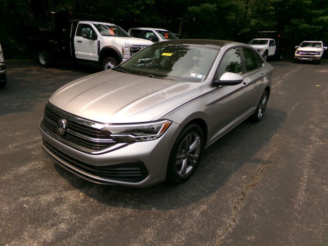 Used 2023 Volkswagen Jetta SE w/ Panoramic Sunroof Package FWD image 3
