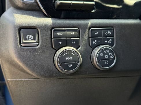 Used 2025 Chevrolet Silverado 2500 LTZ w/ LTZ Premium Package AWD/4WD image 29