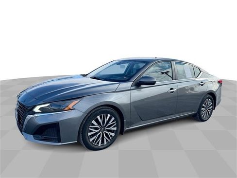 Used 2023 Nissan Altima 2.5 SV image 1