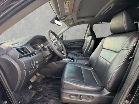 Used 2018 Honda Pilot Touring image 19