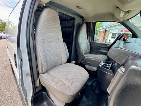 Used 2015 Chevrolet Express 2500 RWD image 10