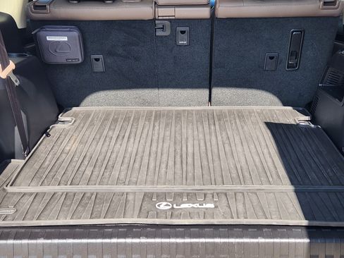 Used 2023 Lexus GX 460 Luxury w/ Accessory Package AWD/4WD image 17