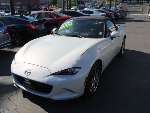 Used 2016 MAZDA MX-5 Miata Grand Touring RWD image 4