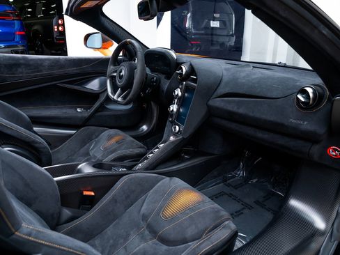 Used 2022 McLaren 765LT RWD image 18