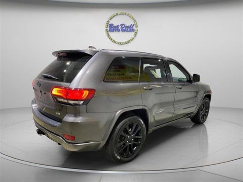 Used 2019 Jeep Grand Cherokee Altitude AWD/4WD image 5