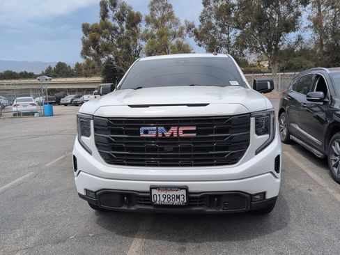 Used 2022 GMC Sierra 1500 Elevation w/ Elevation Premium Package AWD/4WD image 2