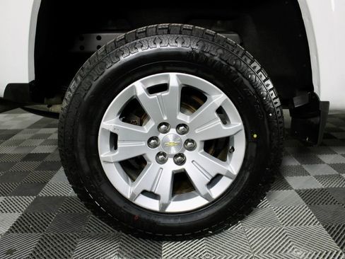 Used 2019 Chevrolet Colorado LT AWD/4WD image 11