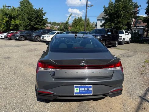 Used 2023 Hyundai Elantra SEL w/ Convenience Package FWD image 4