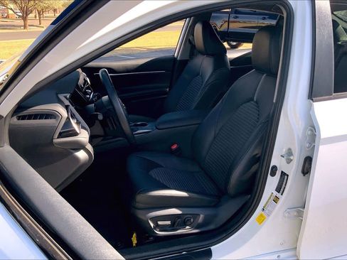 Used 2022 Toyota Camry SE w/ Carpet Mat Package (TMS) image 8