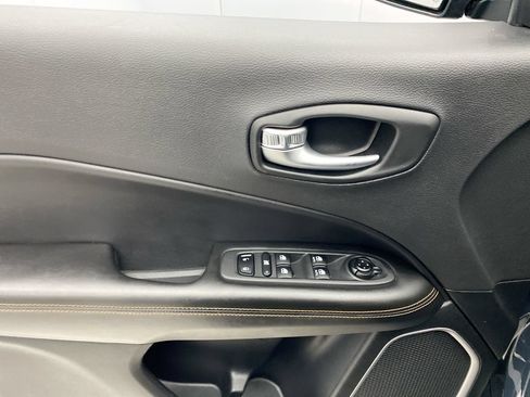 Used 2018 Jeep Compass Limited w/ Navigation Group AWD/4WD image 12