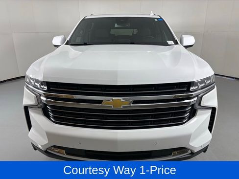 Used 2024 Chevrolet Suburban LT RWD image 4