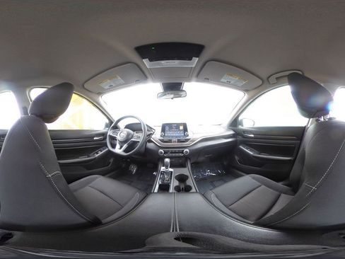 Used 2025 Nissan Altima 2.5 SV image 40