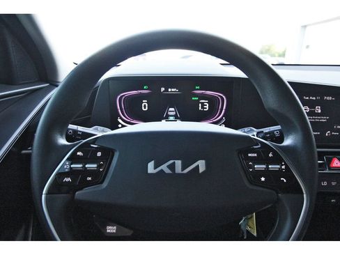Used 2023 Kia Niro LX FWD image 12